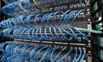 Network patch panel with neatly routed cables
